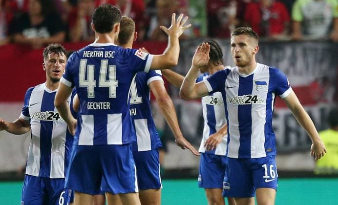 1 0 Hertha by Jonjoe Kenny 16, Hertba BSC Berlin vs Julian Krahl 1, Goalkeeper, FC Kaiserslautern 31 08 2024, Soccer, 2 Bundesliga, FC Kaiserslautern Hertha BSC Berlin, Matchday 4, Season 2024 25, Fritz Walter Stadion, Kaiserslautern, Germany, zmdz, DFB DFL regulations prohibit any use of photographs as image sequences and or quasi video FC Kaiserslautern Hertha BSC Berlin