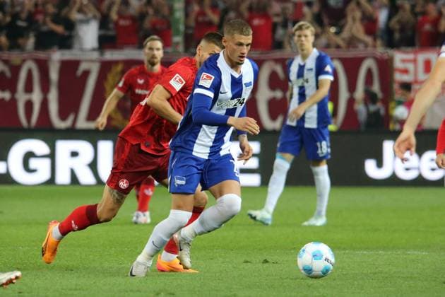 31 08 2024, xmohx, Soccer 2 Bundesliga, 1 FC Kaiserslautern Hertha BSC Berlin emspor, v l Michael Cuisance Hertha BSC Berlin DFL DFB REGULATIONS PROHIBIT ANY USE OF PHOTOGRAPHS as IMAGE SEQUENCES and or QUASI VIDEO Kaiserlautern
