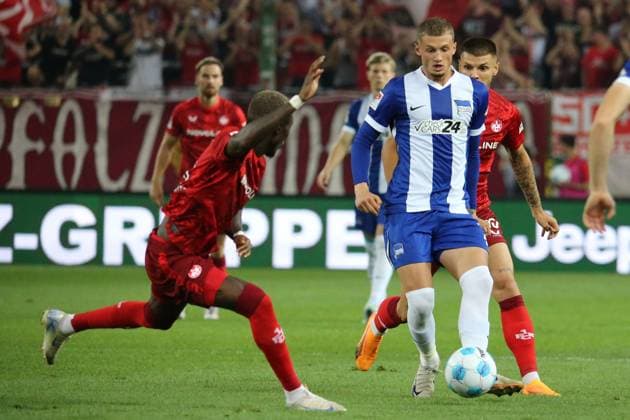 31 08 2024, xmohx, Soccer 2 Bundesliga, 1 FC Kaiserslautern Hertha BSC Berlin emspor, v l Michael Cuisance Hertha BSC Berlin DFL DFB REGULATIONS PROHIBIT ANY USE OF PHOTOGRAPHS as IMAGE SEQUENCES and or QUASI VIDEO Kaiserlautern