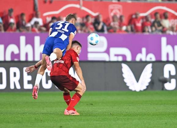 Soccer 2 Bundesliga Season 2024 25 1 FC Kaiserslautern 31 08 2024 Fritz Walter Stadion 1 FC Kaiserslautern fck Hertha BSC Berlin b Marton DARDAI Hertha BSC Berlin , above Daniel HANSLIK 1 FC Kaiserslautern 1 FC Kaiserslautern