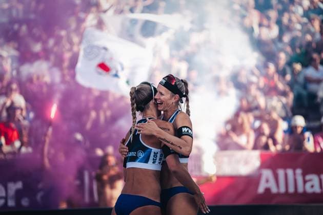 Beach volleyball women Allianz German Beach Tour German Beach Volleyball Championship 2024 31 08 2024 f l Sandra Ittlinger and Kim van de Velde entering the arena Timmendorfer Strand Ahmann Hager Arena Schleswig Holstein Germany