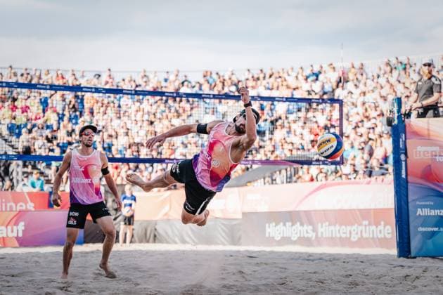 Beach volleyball men Allianz German Beach Tour German Beach Volleyball Championship 2024 31 08 2024 Jonathan Erdmann jumps past the ball Timmendorfer Strand Ahmann Hager Arena Schleswig Holstein Germany