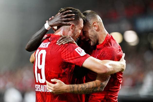 Football 2 Bundesliga Season 2024 25 1 FC Kaiserslautern 31 08 2024 Fritz Walter Stadion 1 FC Kaiserslautern fck Hertha BSC Berlin b Cheering after the 2 1, from left Daniel HANSLIK 1 FC Kaiserslautern , Aaron OPOKU 1 FC Kaiserslautern and Erik WEKESSER 1 FC Kaiserslautern 1 FC Kaiserslautern
