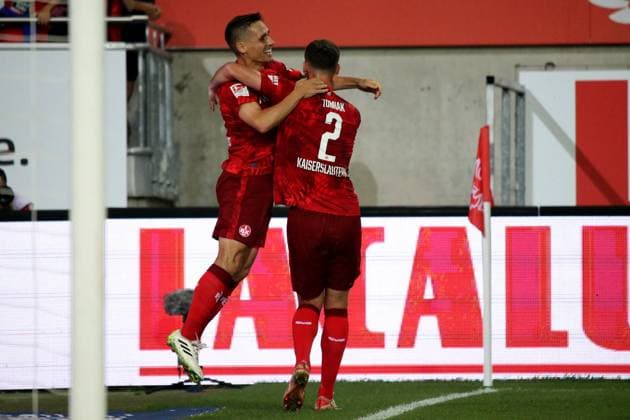 31 08 2024, xmohx, Fußball 2 Bundesliga, 1 FC Kaiserslautern Hertha BSC Berlin emspor, v l Torjubel nach dem Tor zum celebrating the goal celebrate 1 1 durch Philipp Klement 1 FC Kaiserslautern DFL DFB REGULATIONS PROHIBIT ANY USE OF PHOTOGRAPHS as IMAGE SEQUENCES and or QUASI VIDEO Kaiserlautern