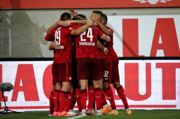 31 08 2024, xmohx, Fußball 2 Bundesliga, 1 FC Kaiserslautern Hertha BSC Berlin emspor, v l Torjubel nach dem Tor zum celebrating the goal celebrate 1 1 durch Philipp Klement 1 FC Kaiserslautern DFL DFB REGULATIONS PROHIBIT ANY USE OF PHOTOGRAPHS as IMAGE SEQUENCES and or QUASI VIDEO Kaiserlautern
