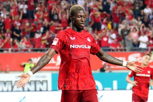 31 08 2024, xmohx, Fußball 2 Bundesliga, 1 FC Kaiserslautern Hertha BSC Berlin emspor, v l Torjubel nach dem Tor zum celebrating the goal celebrate 2 1 durch Aaron Opoku 1 FC Kaiserslautern DFL DFB REGULATIONS PROHIBIT ANY USE OF PHOTOGRAPHS as IMAGE SEQUENCES and or QUASI VIDEO Kaiserlautern