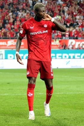 31 08 2024, xmohx, Fußball 2 Bundesliga, 1 FC Kaiserslautern Hertha BSC Berlin emspor, v l Torjubel nach dem Tor zum celebrating the goal celebrate 2 1 durch Aaron Opoku 1 FC Kaiserslautern DFL DFB REGULATIONS PROHIBIT ANY USE OF PHOTOGRAPHS as IMAGE SEQUENCES and or QUASI VIDEO Kaiserlautern