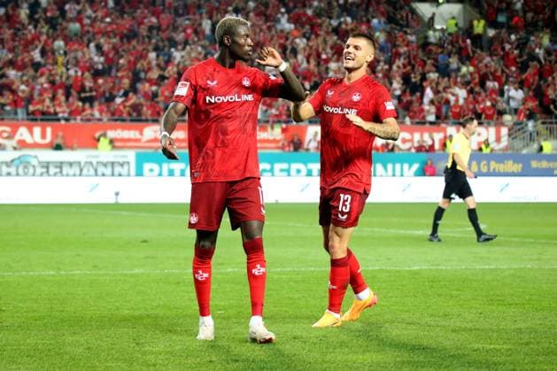 31 08 2024, xmohx, Fußball 2 Bundesliga, 1 FC Kaiserslautern Hertha BSC Berlin emspor, v l Torjubel nach dem Tor zum celebrating the goal celebrate 2 1 durch Aaron Opoku 1 FC Kaiserslautern DFL DFB REGULATIONS PROHIBIT ANY USE OF PHOTOGRAPHS as IMAGE SEQUENCES and or QUASI VIDEO Kaiserlautern