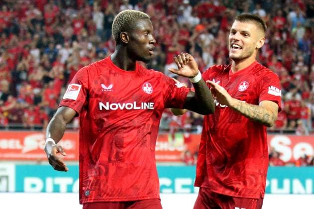 31 08 2024, xmohx, Fußball 2 Bundesliga, 1 FC Kaiserslautern Hertha BSC Berlin emspor, v l Torjubel nach dem Tor zum celebrating the goal celebrate 2 1 durch Aaron Opoku 1 FC Kaiserslautern DFL DFB REGULATIONS PROHIBIT ANY USE OF PHOTOGRAPHS as IMAGE SEQUENCES and or QUASI VIDEO Kaiserlautern