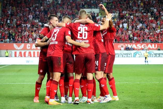 31 08 2024, xmohx, Fußball 2 Bundesliga, 1 FC Kaiserslautern Hertha BSC Berlin emspor, v l Torjubel nach dem Tor zum celebrating the goal celebrate 2 1 durch Aaron Opoku 1 FC Kaiserslautern DFL DFB REGULATIONS PROHIBIT ANY USE OF PHOTOGRAPHS as IMAGE SEQUENCES and or QUASI VIDEO Kaiserlautern