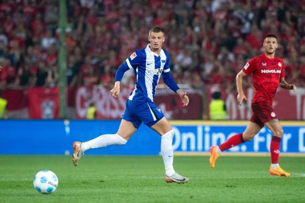 Cuisance Michael Hertha BSC Berlin, 27 on the ball, GER, FC Kaiserslautern FCK vs Hertha BSC Berlin BSC , Soccer 2 Bundesliga, 4 Matchday, Season 2024 2025, 31 08 2024 DFB DFL regulations prohibit any use of photographs as image sequences and or quasi video GER, FC Kaiserslautern FCK vs Hertha BSC Berlin BSC , Soccer 2 Bundesliga, 4 Matchday, Season 2024 2025, 31 08 2024 Kaiserslautern Copyright: xEibner-Pressefoto Memmlerx EP_MMR