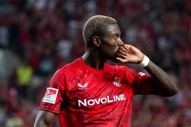 Aaron Opoku FC Kaiserslautern, 17 celebrates the goal for 2 1, GER, FC Kaiserslautern FCK vs Hertha BSC Berlin BSC , Soccer 2 Bundesliga, Matchday 4, Season 2024 2025, 31 08 2024 DFB DFL regulations prohibit any use of photographs as image sequences and or quasi video GER, FC Kaiserslautern FCK vs Hertha BSC Berlin BSC , Soccer 2 Bundesliga, Matchday 4, Season 2024 2025, 31 08 2024 Kaiserslautern Copyright: xEibner-Pressefoto Memmlerx EP_MMR