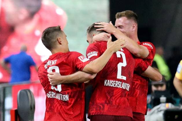 31 08 2024, xmohx, Fußball 2 Bundesliga, 1 FC Kaiserslautern Hertha BSC Berlin emspor, v l Torjubel nach dem Tor zum celebrating the goal celebrate 3 3 Boris Tomiak 1 FC Kaiserslautern DFL DFB REGULATIONS PROHIBIT ANY USE OF PHOTOGRAPHS as IMAGE SEQUENCES and or QUASI VIDEO Kaiserlautern
