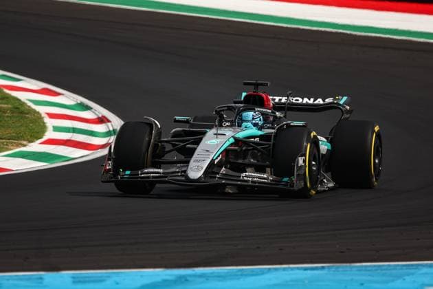 63 RUSSELL George (gbr), Mercedes AMG F1 Team W15, action during the Formula 1 Pirelli Gran Premio d’Italia 2024, Italian Grand Prix 2024, 16th round of the 2024 Formula One World Championship, WM, Weltmeisterschaft from August 30 to September 1, 2024 on the Autodromo Nazionale Monza, in Monza, Italy - F1 - ITALIAN GRAND PRIX 2024 DPPI Panoramic  240831_R16_ITALIA_DP_XB3_9680