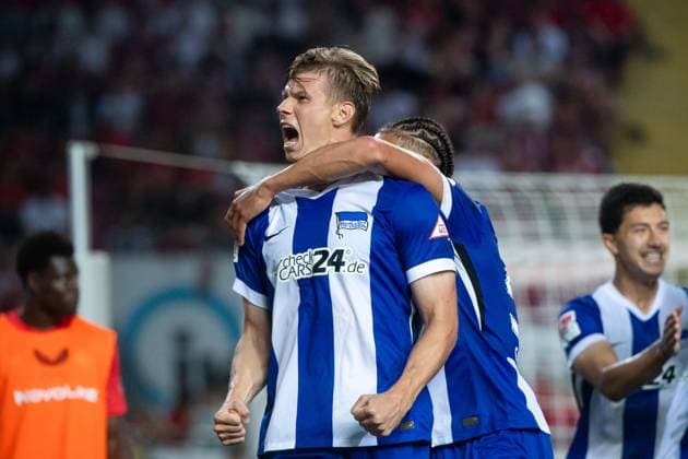Schuler Luca Hertha BSC Berlin, 18 , Scherhant Derry Hertha BSC Berlin, 39 celebrate the goal to 2 3, GER, FC Kaiserslautern FCK vs Hertha BSC Berlin BSC , Soccer 2 Bundesliga, Matchday 4, Season 2024 2025, 31 08 2024 DFB DFL regulations prohibit any use of photographs as image sequences and or quasi video GER, FC Kaiserslautern FCK vs Hertha BSC Berlin BSC , Fußball 2 Bundesliga, 4 Spieltag, Saison 2024 2025, 31 08 2024 Kaiserslautern Copyright: xEibner-Pressefoto Memmlerx EP_MMR