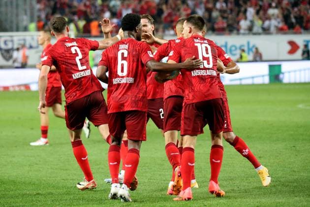 31 08 2024, xmohx, Fußball 2 Bundesliga, 1 FC Kaiserslautern Hertha BSC Berlin emspor, v l Torjubel nach dem Tor zum celebrating the goal celebrate 3 3 durch Boris Tomiak 1 FC Kaiserslautern DFL DFB REGULATIONS PROHIBIT ANY USE OF PHOTOGRAPHS as IMAGE SEQUENCES and or QUASI VIDEO Kaiserlautern