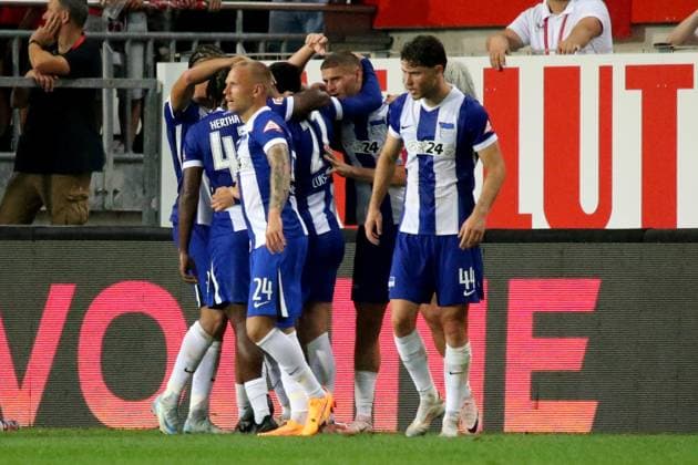 31 08 2024, xmohx, Fußball 2 Bundesliga, 1 FC Kaiserslautern Hertha BSC Berlin emspor, v l Torjubel nach dem Tor zum celebrating the goal celebrate 3 durch Michael Cuisance Hertha BSC Berlin DFL DFB REGULATIONS PROHIBIT ANY USE OF PHOTOGRAPHS as IMAGE SEQUENCES and or QUASI VIDEO Kaiserlautern