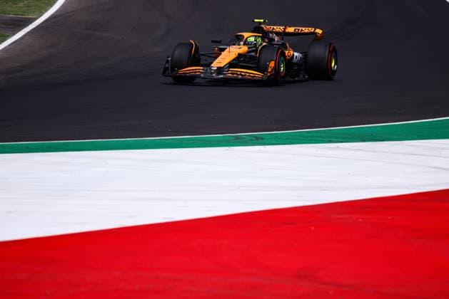 04 NORRIS Lando (gbr), McLaren F1 Team MCL38, action during the Formula 1 Pirelli Gran Premio d’Italia 2024, Italian Grand Prix 2024, 16th round of the 2024 Formula One World Championship, WM, Weltmeisterschaft from August 30 to September 1, 2024 on the Autodromo Nazionale Monza, in Monza, Italy - F1 - ITALIAN GRAND PRIX 2024 DPPI Panoramic  240831_R16_ITALIA_DP_XB5_0494