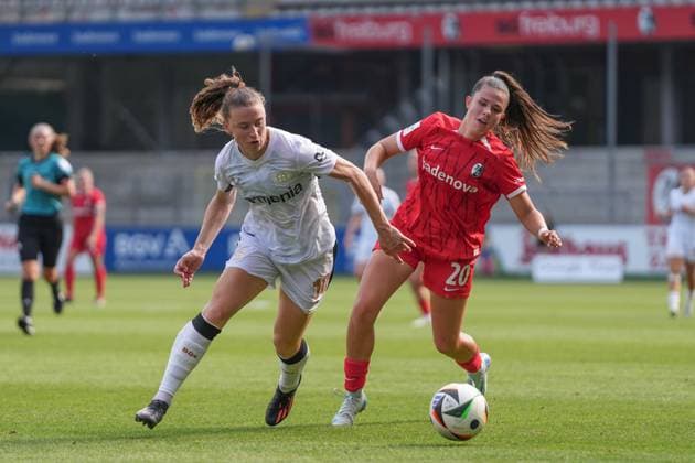 Synne Skinnes Hansen Bayer 04 Leverkusen, 10 in duel with Leela Egli SC Freiburg, 20 , Soccer, GooglePixel Womens Bundesliga, 1 Matchday, 2024 2025, SC Freiburg vs Bayer 04 Leverkusen, 31 08 2024, Dreisamstadion, Freiburg, Germany DFB REGULATIONS PROHIBIT ANY USE OF PHOTOGRAPHS AS IMAGE SEQUENCES AND OR QUASI VIDEO Copyright: xArnexAmbergx