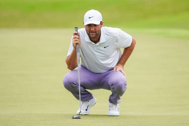 August 31, 2024, Atlanta, Georgia, USA: Scottie Scheffler lines up a putt on the 18th green during the third round at the 2024 TOUR Championship at East Lake Golf Club. Atlanta USA - ZUMAw109 20240831_fap_w109_034 Copyright: xDebbyxWongx