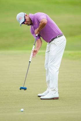 August 31, 2024, Atlanta, Georgia, USA: Adam Scott (AUS) putts the 18th green during the third round at the 2024 TOUR Championship at East Lake Golf Club. Atlanta USA - ZUMAw109 20240831_fap_w109_038 Copyright: xDebbyxWongx