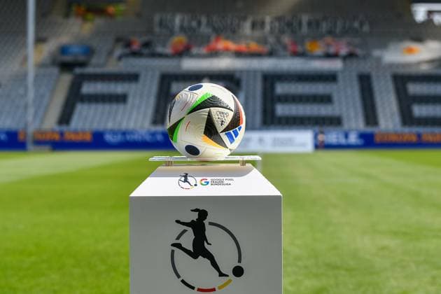 Ball on the podium of the Google Pixel Womens Bundesliga GER, SC Freiburg Bayer 04 Leverkusen, Womens Football, Google Pixel Womens Bundesliga, 1 Matchday, Season 2024 2025, 31 08 2024 DFB REGULATIONS PROHIBIT ANY USE OF PHOTOGRAPHS AS IMAGE SEQUENCES AND OR QUASI VIDEO GER, SC Freiburg Bayer 04 Leverkusen, Womens Football, Google Pixel Womens Bundesliga, 1 Matchday, Season 2024 2025, 31 08 2024 Freiburg Copyright: xEibner-Pressefoto ThomasxHessx EP_THS