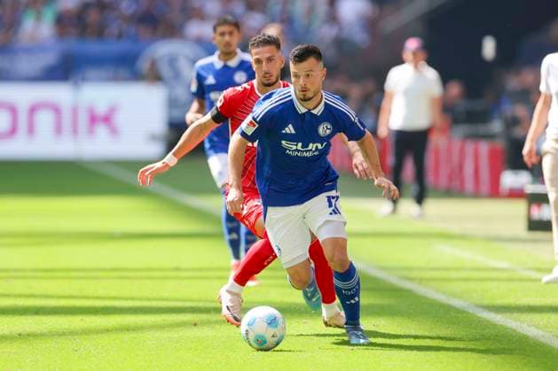 Leart Pacarada 1 FC Koeln and Adrian Gantenbein FC Schalke 04 battle for the ball, 2 Bundesliga, FC Schalke 04 vs 1 FC Köln, Veltins Arena, September 1, 2024 in Gelsenkirchen, Germany Photo by Marco Steinbrenner DeFodi Images Leart Pacarada 1 FC Koeln and Adrian Gantenbein FC Schalke 04 battle for the ball, 2 Bundesliga, FC Schalke 04 vs 1 FC Köln, Veltins Arena, September 1, 2024 in Gelsenkirchen, Germany Photo by Marco Steinbrenner DeFodi Images DFB DFL REGULATIONS PROHIBIT ANY USE OF PHOTOGRAPHS AS IMAGE SEQUENCES AND OR QUASI VIDEO Defodi 700 schalke koeln 20240901 005 Defodi-700 DFB DFL REGULATIONS PROHIBIT ANY USE OF PHOTOGRAPHS AS IMAGE SEQUENCES AND OR QUASI-VIDEO.