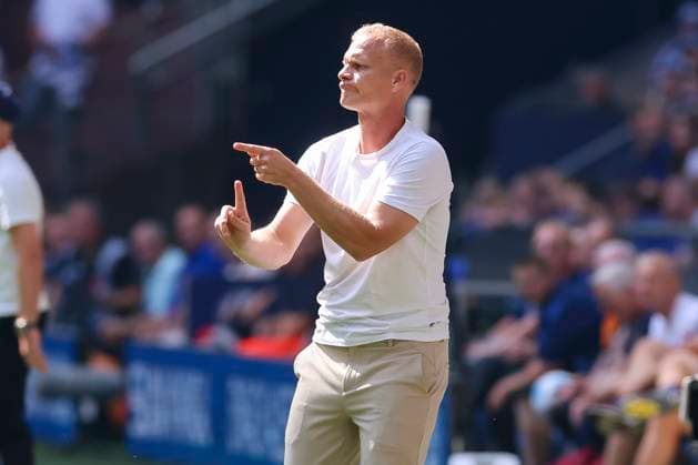 Coach Karel Geraerts FC Schalke 04 gestures, 2 Bundesliga, FC Schalke 04 vs 1 FC Köln, Veltins Arena on September 01, 2024 in Gelsenkirchen, Germany Photo by Marco Steinbrenner DeFodi Images Coach Karel Geraerts FC Schalke 04 gestures, 2 Bundesliga, FC Schalke 04 vs 1 FC Köln, Veltins Arena, September 1, 2024 in Gelsenkirchen, Germany Photo by Marco Steinbrenner DeFodi Images DFB DFL REGULATIONS PROHIBIT ANY USE OF PHOTOGRAPHS AS IMAGE SEQUENCES AND OR QUASI VIDEO Defodi 700 schalke koeln 20240901 008 Defodi-700 DFB DFL REGULATIONS PROHIBIT ANY USE OF PHOTOGRAPHS AS IMAGE SEQUENCES AND OR QUASI-VIDEO.