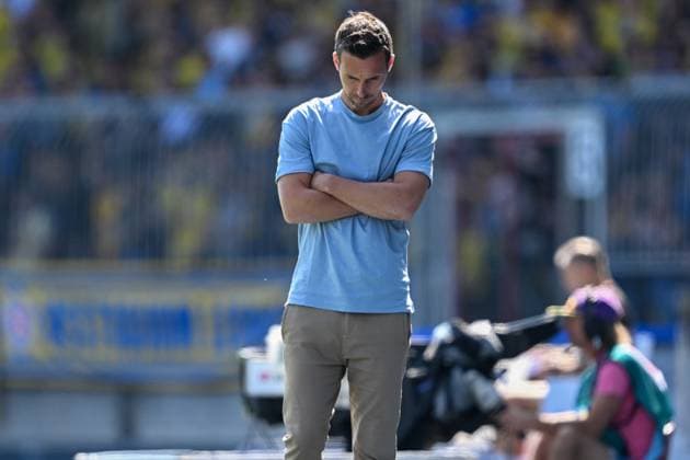 2 Liga Eintracht Braunschweig Karlsruher SC on 01 09 2024 at Eintracht Stadium in Braunschweig Coach Christian Eichner Karlsruhe pensive MT