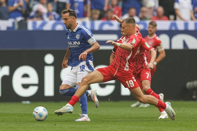 Gelsenkirchen, Germany, 01 09 24 Kenan Karaman FC Schalke 04 and Tim Lemperle 1 FC Koeln battle for the ball during the 2 Bundesliga match between FC Schalke 04 vs 1 FC Koeln at Veltins Arena on September 01, 2024 in Gelsenkirchen, Germany Photo by Stefan Brauer Brauer Fotoagentur Gelsenkirchen, Germany, 01 09 24 Kenan Karaman FC Schalke 04 and Tim Lemperle 1 FC Koeln battle for the ball during the 2 Bundesliga match between FC Schalke 04 vs 1 FC Köln at Veltins Arena on September 1, 2024 in Gelsenkirchen, Germany Photo by Stefan Brauer Brauer Fotoagentur Gelsenkirchen Veltins Arena Germany Copyright: xStefanxBrauer Brauer-Fotoagenturx