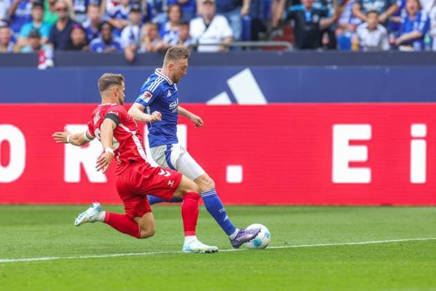 01 09 2024, Football, Season 2024 2025, 2 Bundesliga, Matchday 4, FC Schalke 04 1 FC Köln, f l Jan Thielmann 1 FC Köln , Tobias Mohr FC Schalke 04 Gelsenkirchen Veltins Arena NRW Germany xRHR PHOTO TRx Copyright: TimxRehbein RHR-FOTOx RHR-FOTO TR