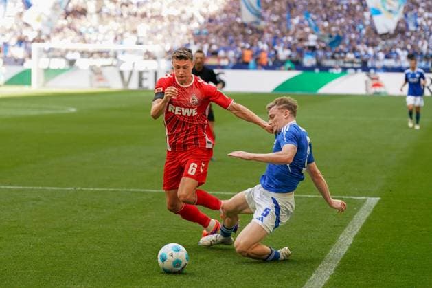 Soccer 2 Bundesliga Season 2024 2025, Matchday 4 FC Schalke 04 vs 1 FC Köln Veltins Arena, Gelsenkirchen Goal area scene between Colognes Eric Martel and Schalkes Derry Murkin Copyright: xJOERANxSTEINSIEKx