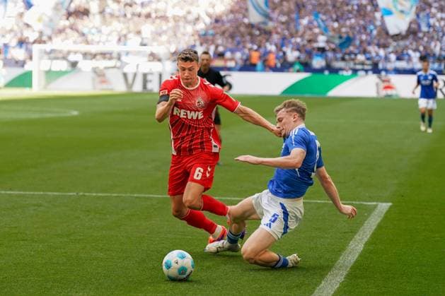 Soccer 2 Bundesliga Season 2024 2025, Matchday 4 FC Schalke 04 vs 1 FC Köln Veltins Arena, Gelsenkirchen Goal area scene between Colognes Eric Martel and Schalkes Derry Murkin Copyright: xJOERANxSTEINSIEKx