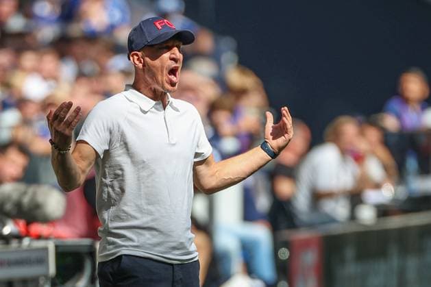 2 Bundesliga FC Schalke 04 1 FC Köln on 01 09 2024 at the Veltins Arena in Schalke Coach Head Coach Gerhard Struber Koeln gestures MH