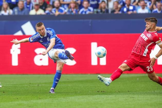 01 09 2024, Football, Season 2024 2025, 2 Bundesliga, Matchday 4, FC Schalke 04 1 FC Köln, f l Tobias Mohr FC Schalke 04 , Jan Thielmann 1 FC Köln Gelsenkirchen Veltins Arena NRW Germany xRHR PHOTO TRx Copyright: TimxRehbein RHR-FOTOx RHR-FOTO TR
