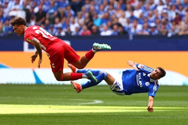Steve Noode FC Schalke 04 in duel, action, with Julian Pauli 1 FC Koeln FC Schalke 04 vs 1 FC Koeln, Football, 2 Bundesliga, Matchday 4, Season 2024 2025, 01 09 2024 Photo kolbert press Ant Palmer Veltins Arena NRW Germany Copyright: xkolbert-press AntxPalmerx