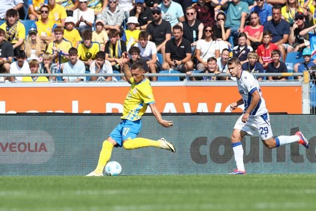 01 09 2024, xtgx, Fußball 2 Bundesliga, Eintracht Braunschweig Karlsruher SC emspor, v l Sven Koehler Köhler, Braunschweig, 27 schiesst Tor, schießt, Torschuetze, erzielt Tor, Treffer, scores the goal 1 0 DFL DFB REGULATIONS PROHIBIT ANY USE OF PHOTOGRAPHS as IMAGE SEQUENCES and or QUASI VIDEO Braunschweig