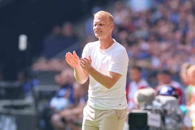 Coach Karel Geraerts FC Schalke 04 cheers, 2 Bundesliga, FC Schalke 04 vs 1 FC Köln, Veltins Arena on September 01, 2024 in Gelsenkirchen, Germany Photo by Marco Steinbrenner DeFodi Images Coach Karel Geraerts FC Schalke 04 cheers, 2 Bundesliga, FC Schalke 04 vs 1 FC Köln, Veltins Arena, September 1, 2024 in Gelsenkirchen, Germany Photo by Marco Steinbrenner DeFodi Images DFB DFL REGULATIONS PROHIBIT ANY USE OF PHOTOGRAPHS AS IMAGE SEQUENCES AND OR QUASI VIDEO Defodi 700 schalke koeln 20240901 013 Defodi-700 DFB DFL REGULATIONS PROHIBIT ANY USE OF PHOTOGRAPHS AS IMAGE SEQUENCES AND OR QUASI-VIDEO.