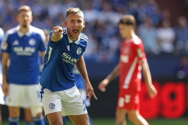 Gelsenkirchen, Germany, 01 09 24 Paul Seguin FC Schalke 04 gestures during the 2 Bundesliga match between FC Schalke 04 vs 1 FC Köln at Veltins Arena on September 1, 2024 in Gelsenkirchen, Germany Photo by Stefan Brauer Brauer Fotoagentur Gelsenkirchen, Germany, 01 09 24 Paul Seguin FC Schalke 04 gestures during the 2 Bundesliga match between FC Schalke 04 vs 1 FC Köln at Veltins Arena on September 1, 2024 in Gelsenkirchen, Germany Photo by Stefan Brauer Brauer Fotoagentur Gelsenkirchen Veltins Arena Germany Copyright: xStefanxBrauer Brauer-Fotoagenturx