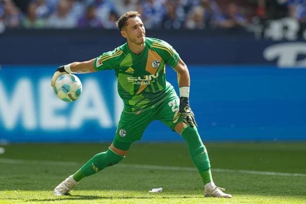 Gelsenkirchen, Germany, 01 09 24 Goalkeeper Justin Heekeren FC Schalke 04 in action, on the ball, single action during the 2 Bundesliga match between FC Schalke 04 vs 1 FC Köln at Veltins Arena on September 01, 2024 in Gelsenkirchen, Germany Photo by Stefan Brauer Brauer Fotoagentur Gelsenkirchen, Germany, 01 09 24 Goalkeeper Justin Heekeren FC Schalke 04 controls the ball during the 2 Bundesliga match between FC Schalke 04 vs 1 FC Köln at Veltins Arena on September 1, 2024 in Gelsenkirchen, Germany Photo by Stefan Brauer Brauer Fotoagentur Gelsenkirchen Veltins Arena Germany Copyright: xStefanxBrauer Brauer-Fotoagenturx