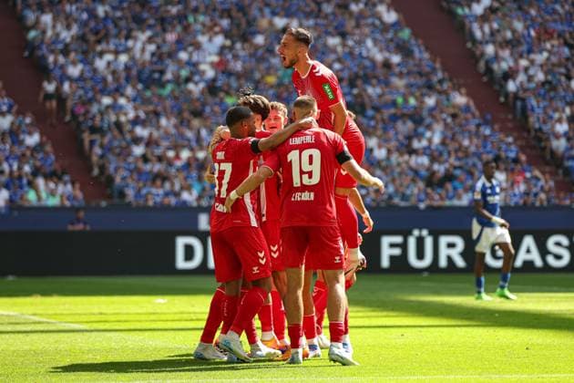 Gelsenkirchen, Germany, 01 09 24 Damion Downs 1 FC Koeln celebrates after scoring his team s first goal with teammates during the 2 Bundesliga match between FC Schalke 04 vs 1 FC Köln at Veltins Arena on September 01, 2024 in Gelsenkirchen, Germany Photo by Stefan Brauer Brauer Fotoagentur Gelsenkirchen, Germany, 01 09 24 Damion Downs 1 FC Koeln celebrates after scoring his team s first goal with teammates during the 2 Bundesliga match between FC Schalke 04 vs 1 FC Köln at Veltins Arena on September 1, 2024 in Gelsenkirchen, Germany Photo by Stefan Brauer Brauer Fotoagentur Gelsenkirchen Veltins Arena Germany Copyright: xStefanxBrauer Brauer-Fotoagenturx