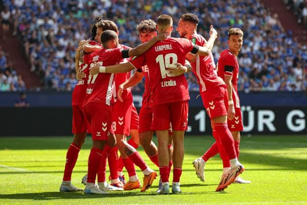 Gelsenkirchen, Germany, 01 09 24 Damion Downs 1 FC Koeln celebrates after scoring his team s first goal with teammates during the 2 Bundesliga match between FC Schalke 04 vs 1 FC Köln at Veltins Arena on September 01, 2024 in Gelsenkirchen, Germany Photo by Stefan Brauer Brauer Fotoagentur Gelsenkirchen, Germany, 01 09 24 Damion Downs 1 FC Koeln celebrates after scoring his team s first goal with teammates during the 2 Bundesliga match between FC Schalke 04 vs 1 FC Köln at Veltins Arena on September 1, 2024 in Gelsenkirchen, Germany Photo by Stefan Brauer Brauer Fotoagentur Gelsenkirchen Veltins Arena Germany Copyright: xStefanxBrauer Brauer-Fotoagenturx