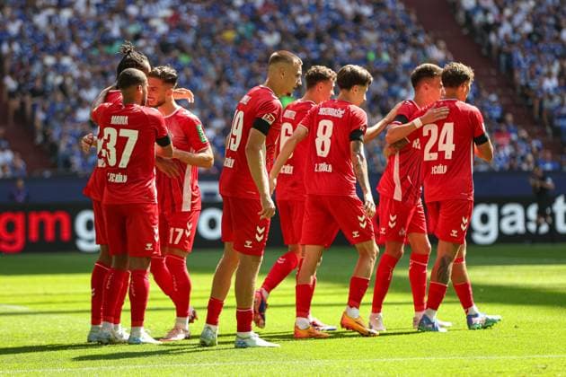 Gelsenkirchen, Germany, 01 09 24 Damion Downs 1 FC Koeln celebrates after scoring his team s first goal with teammates during the 2 Bundesliga match between FC Schalke 04 vs 1 FC Köln at Veltins Arena on September 01, 2024 in Gelsenkirchen, Germany Photo by Stefan Brauer Brauer Fotoagentur Gelsenkirchen, Germany, 01 09 24 Damion Downs 1 FC Koeln celebrates after scoring his team s first goal with teammates during the 2 Bundesliga match between FC Schalke 04 vs 1 FC Köln at Veltins Arena on September 1, 2024 in Gelsenkirchen, Germany Photo by Stefan Brauer Brauer Fotoagentur Gelsenkirchen Veltins Arena Germany Copyright: xStefanxBrauer Brauer-Fotoagenturx