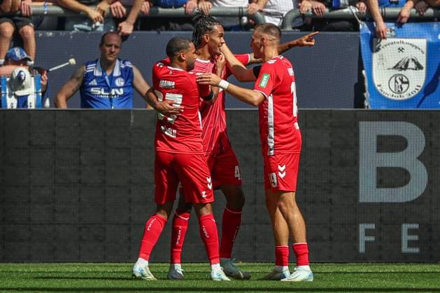 2 Bundesliga FC Schalke 04 1 FC Köln on 01 09 2024 at the Veltins Arena in Schalke Cheering, goal celebration, goal scorer, goal scorer Damion Downs Koeln 42 cheers after his goal to 0 to 1 with Tim Lemperle Koeln 19 and Linton Maina Koeln 37 MH