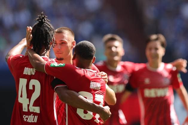 The players of 1 FC Köln are happy about the goal to 0 1 by Damion Downs 1 FC Köln at the match of the 2 BL season 2024 25 FC Schalke 04 1 FC Köln Copyright Thomas Pakusch