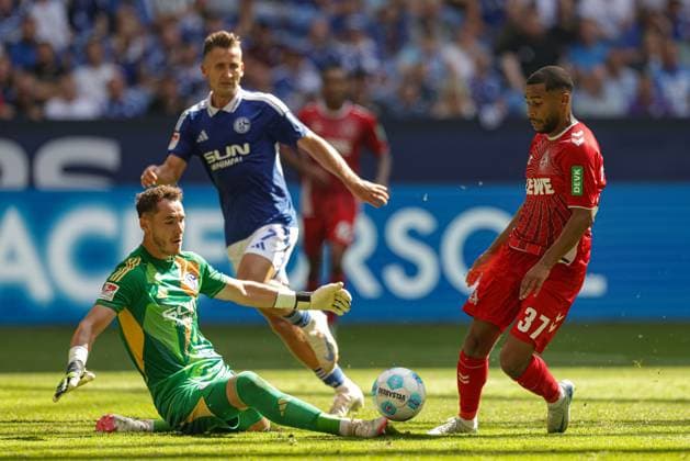 Gelsenkirchen, Germany, 01 09 24 Linton Maina 1 FC Koeln and goalkeeper Justin Heekeren FC Schalke 04 battle for the ball during the 2 Bundesliga match between FC Schalke 04 vs 1 FC Köln at Veltins Arena on September 01, 2024 in Gelsenkirchen, Germany Photo by Stefan Brauer Brauer Fotoagentur Gelsenkirchen, Germany, 01 09 24 Linton Maina 1 FC Koeln and goalkeeper Justin Heekeren FC Schalke 04 battle for the ball during the 2 Bundesliga match between FC Schalke 04 vs 1 FC Köln at Veltins Arena on September 1, 2024 in Gelsenkirchen, Germany Photo by Stefan Brauer Brauer Fotoagentur Gelsenkirchen Veltins Arena Germany Copyright: xStefanxBrauer Brauer-Fotoagenturx