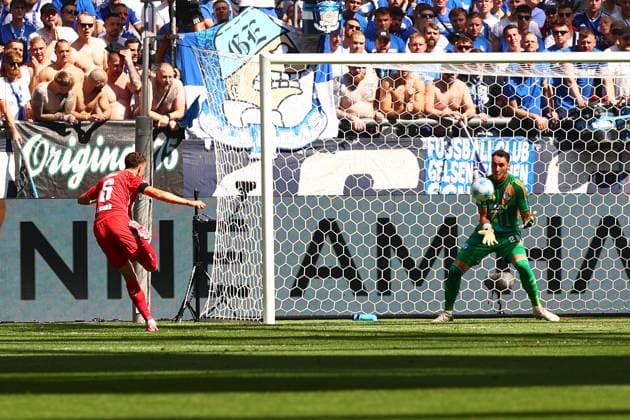 Goal chance for Eric Martel 1 FC Koeln , held by Justin Heekeren FC Schalke 04 FC Schalke 04 vs 1 FC Koeln, Soccer, 2 Bundesliga, Matchday 4, Season 2024 2025, 01 09 2024 Photo kolbert press Ant Palmer Veltins Arena NRW Germany Copyright: xkolbert-press AntxPalmerx