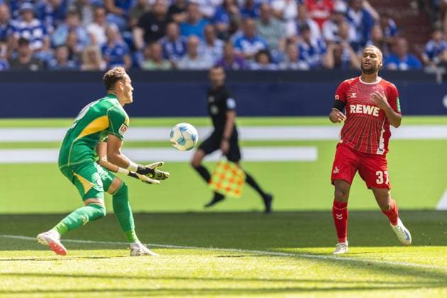 Soccer 2 Bundesliga 4 Matchday FC Schalke 04 1 FC Köln on 01 09 2024 at the Veltins Arena in Gelsenkirchen Justin Heekeren Schalke , left Linton Maina Köln , right DFL regulations prohibit any use of photographs as image sequences and or quasi video xJRx