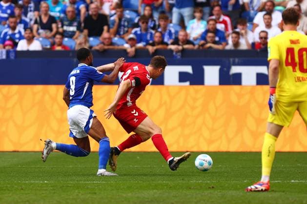 Dominique Heintz 1 FC Koeln pursued by Moussa Sylla FC Schalke 04 FC Schalke 04 vs 1 FC Koeln, Football, 2 Bundesliga, Matchday 4, Season 2024 2025, 01 09 2024 Photo kolbert press Ant Palmer Veltins Arena NRW Germany Copyright: xkolbert-press AntxPalmerx