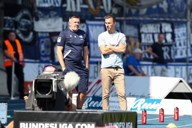 01 09 2024, xtgx, Soccer 2 Bundesliga, Eintracht Braunschweig Karlsruher SC emspor, v l Christian Eichner Karlsruhe, Coach DFL DFB REGULATIONS PROHIBIT ANY USE OF PHOTOGRAPHS as IMAGE SEQUENCES and or QUASI VIDEO Braunschweig